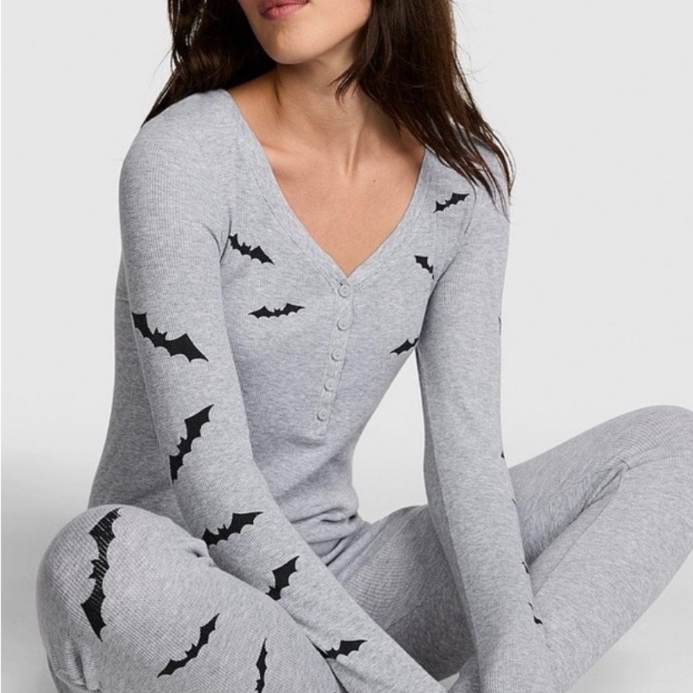 PINK Victoria's Secret Gray Bat Print Pajama Set